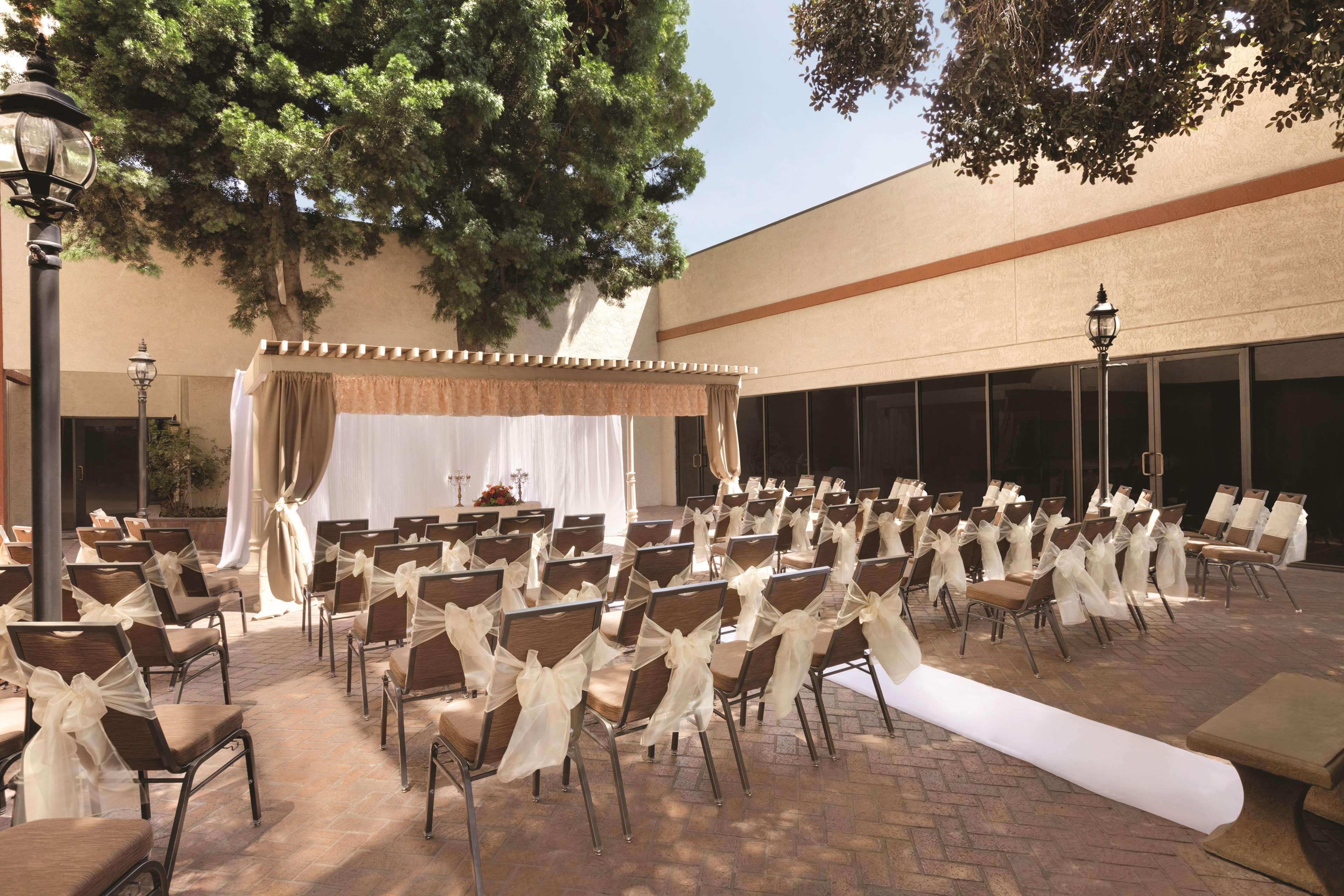 Doubletree By Hilton San Bernardino Hotel Exterior foto